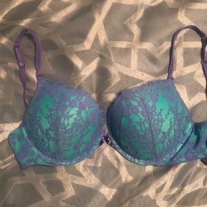 Victoria’s Secret Bombshell Plunge